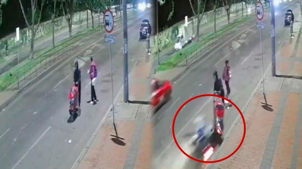 motociclista-arrollo-familia-bebe-recien-nacido-accidente-quedo-grabado-video