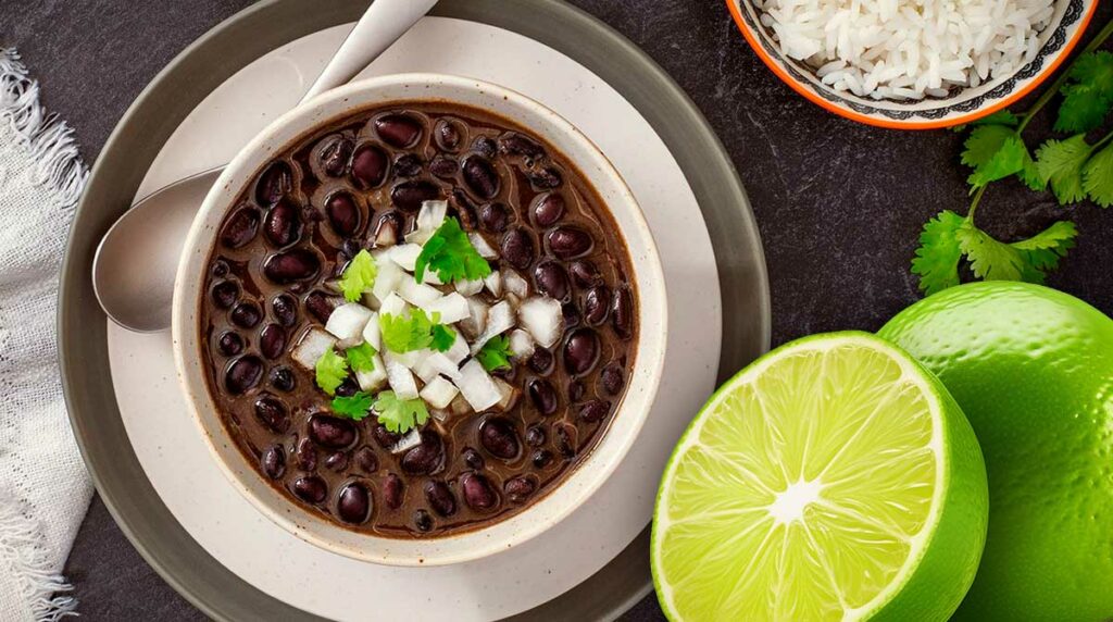 razon-por-la-que-siempre-debes-agregar-limon-frijoles