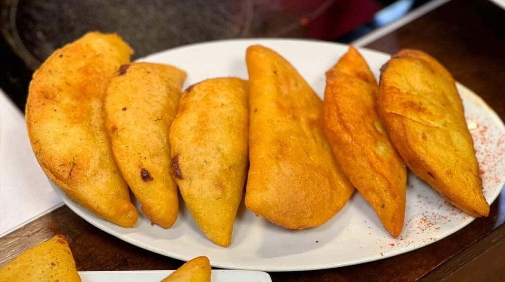 prepara-economicas-empanadas-de-chorizo-con-queso