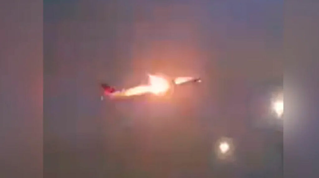 Avión-con-casi-400-pasajeros-a-bordo-se-incendia-en-pleno-vuelo
