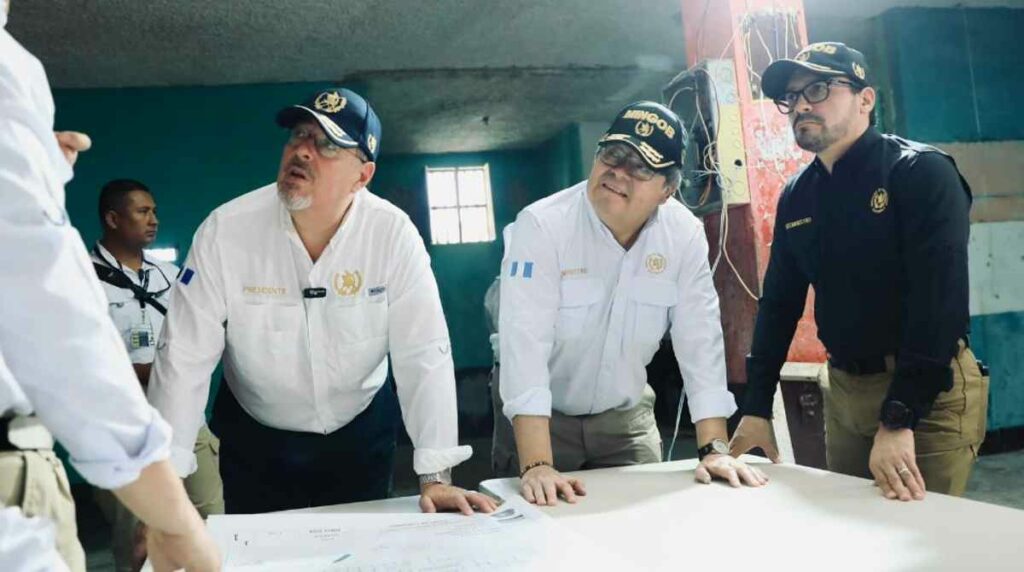 Bernardo Arévalo supervisa trabajo en Cárcel "El Infiernito".