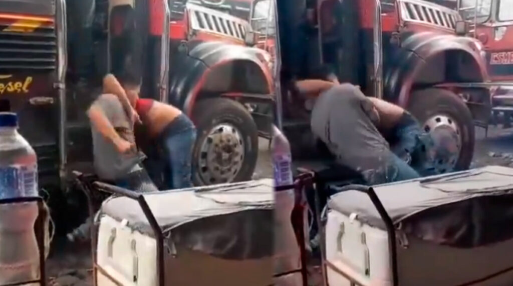 Ayudantes de buses se enfrentan a golpes en Suchitepéquez (VIDEO)