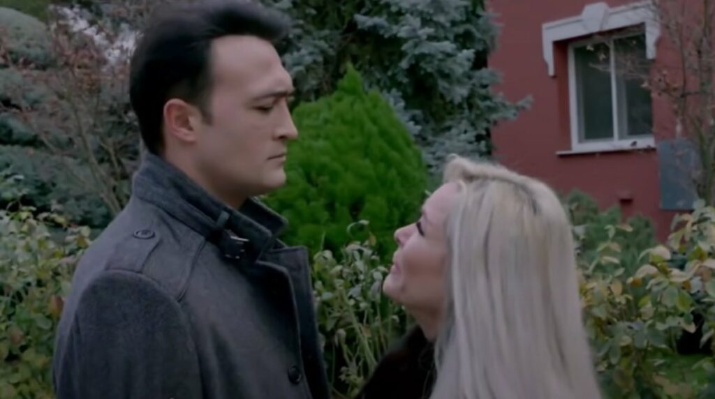 elif-junto-a-los-haktanir-descubren-a-kiymet-y-la-echan-de-la-casa-un-sueno-que-parece-mas-una-premonicion
