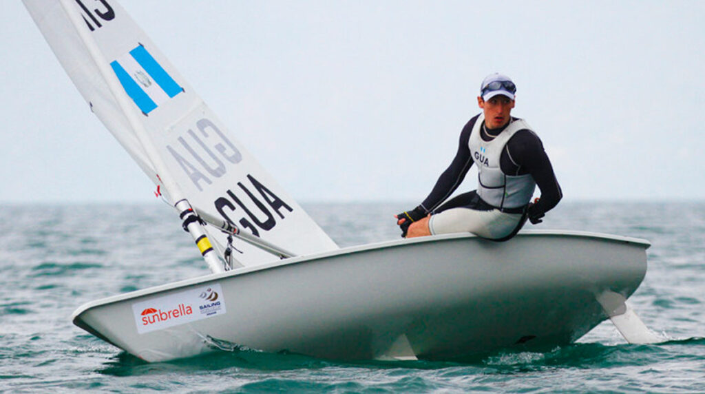 Guatemalteco que participa en Navegación a Vela durante Juegos Olímpicos de París 2024.