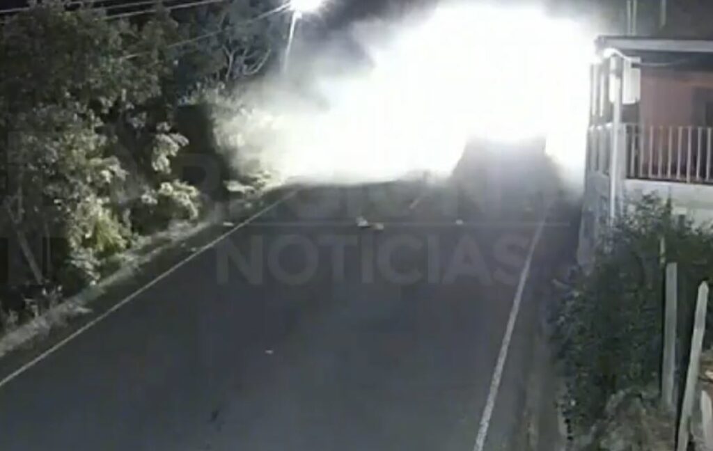 Picop choca contra un muro y el piloto pierde la vida en Huehuetenango (VIDEO)