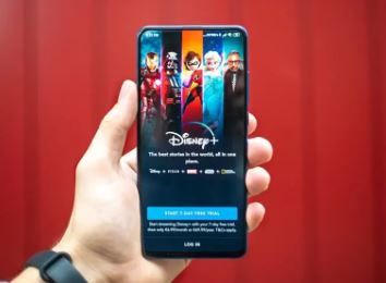 Disney+ sigue los pasos de Netflix: Cobrará por esta función