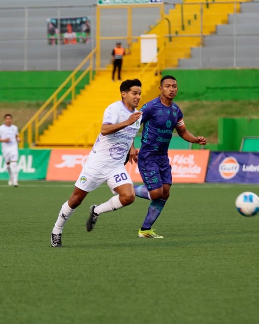 El Deportivo Antigua GFC se lleva la victoria 3 a 2 ante Comunicaciones FC