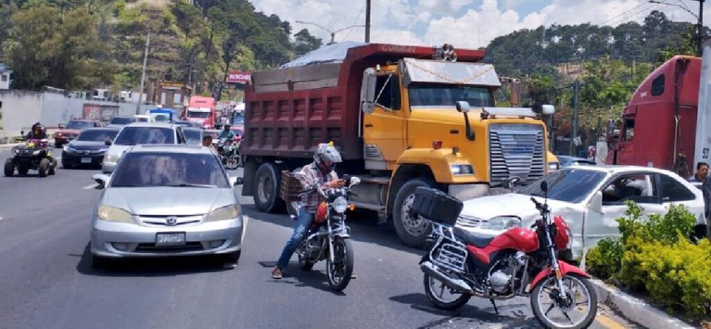 Múltiple colisión se registró en ruta al Pacífico
