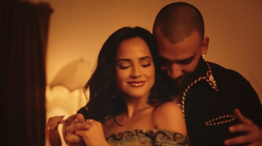 así-suena-qué-haces-el-nuevo-tema-tropical-de-Becky-G-y-Manuel-Turizo