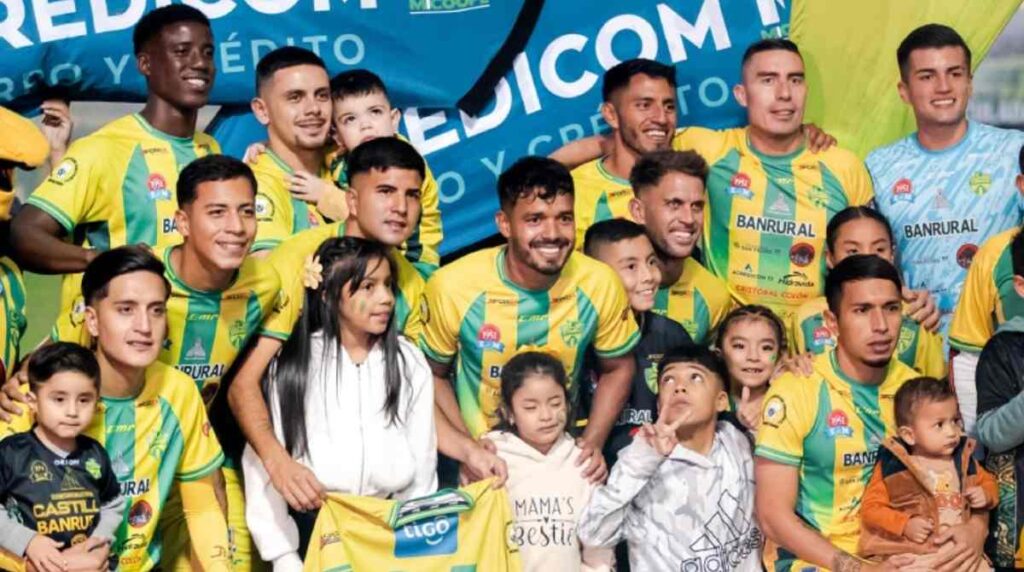 Xinabajul busca frenar la Liga Nacional con un amparo ante la CC