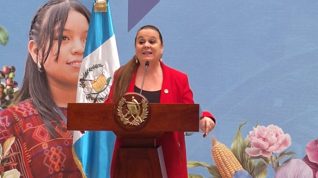 Mineduc lanza convocatoria con casi 12 mil plazas para maestros de todo el país