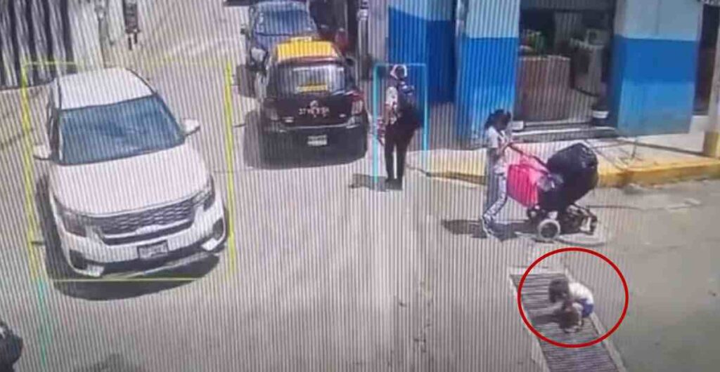 niño-atropellado-jugaba-calle-madre-distraida