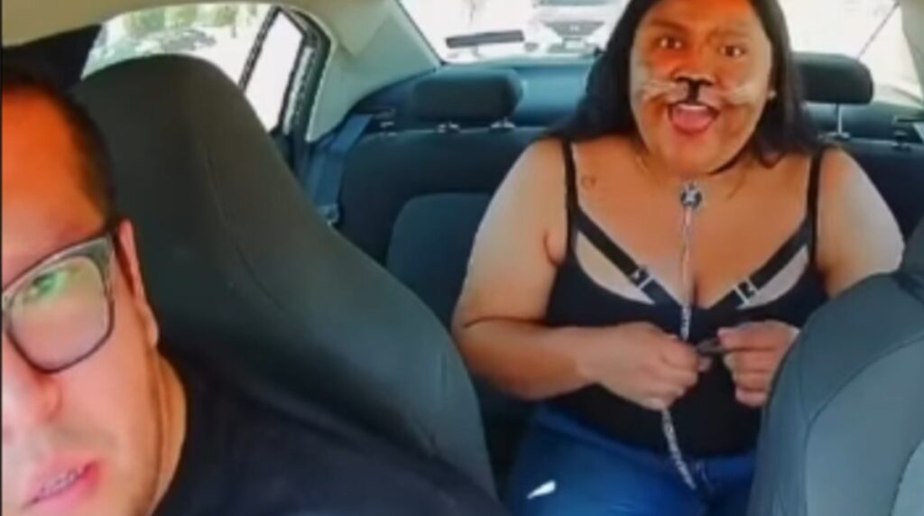 “Le pido que se baje de mi carro”: mujer therian es retirada de taxi por política de no mascotas (VIDEO)