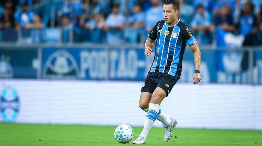 ¡Imágenes fuertes! Futbolista brasileño sufre grave fractura en pleno partido (VIDEO)