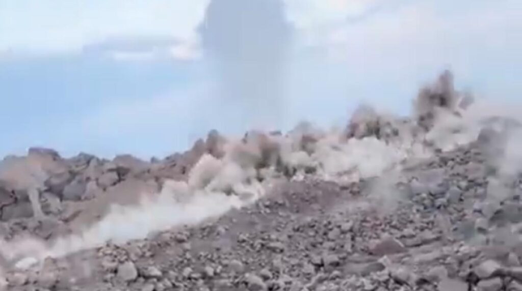 visitantes-volcan-santiaguito
