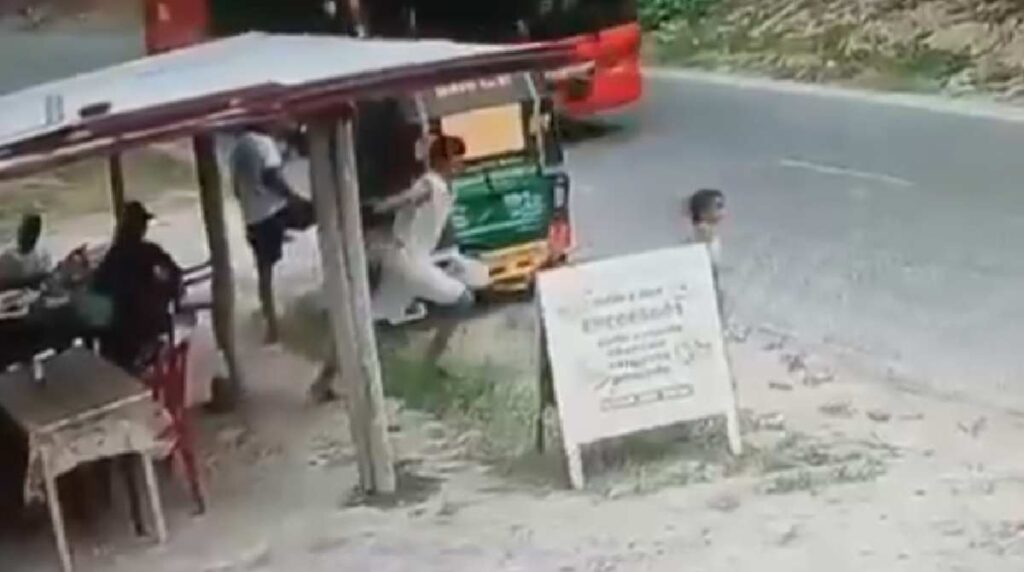 ecuador-niña-atropellada-bus