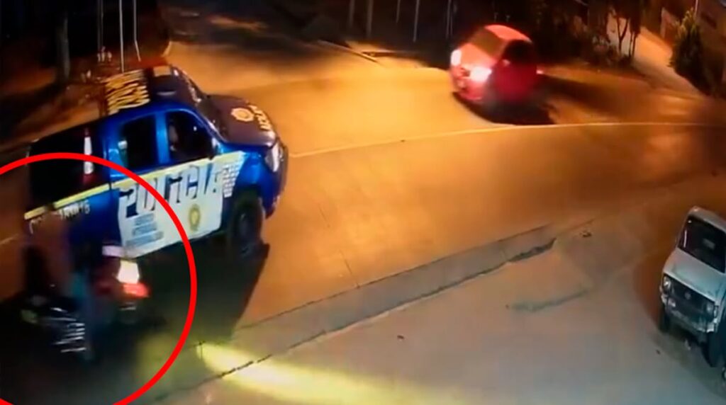 motorista-distrae-impacta-contra-patrulla-pnc-ciudad-quetzal-video