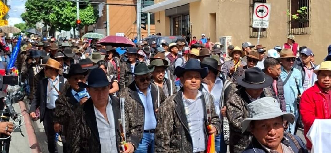 Los 48 Cantones de Totonicapán ingresan al Congreso para exigir medidas contra el alza de combustibles